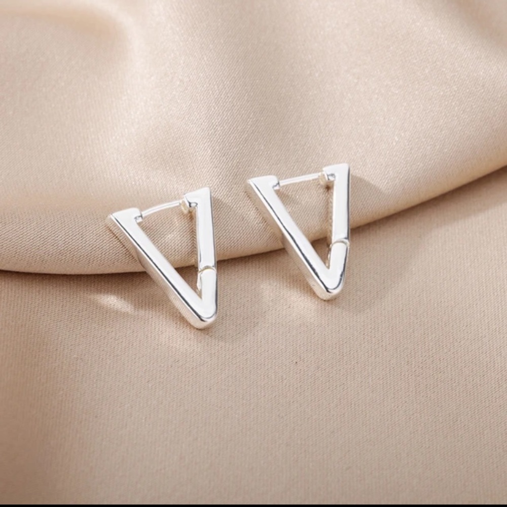 NWT STERLING SILVER CUTE EARRINGS